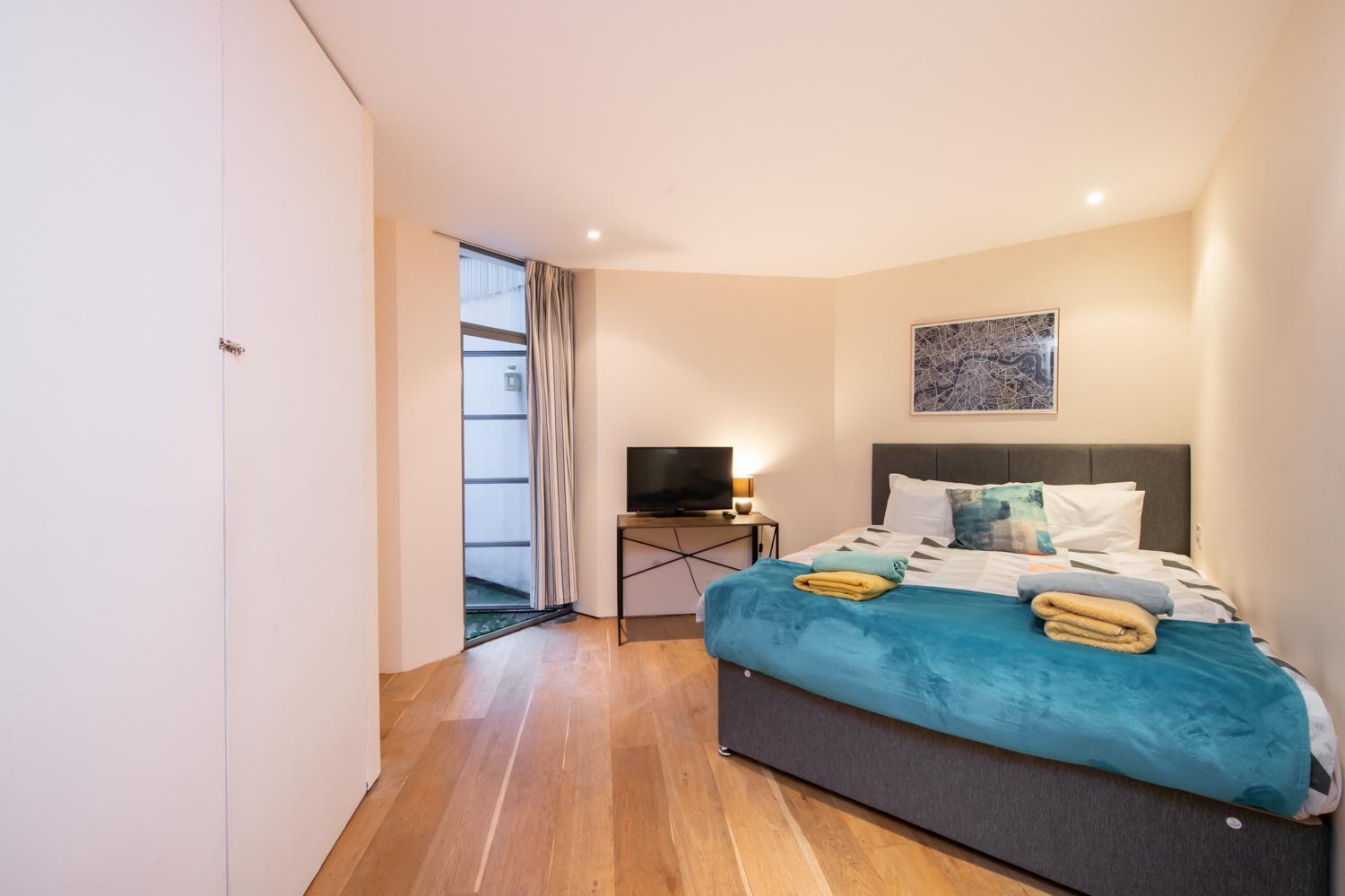 Pollen Street, Three-Bedroom Flat Лондон Экстерьер фото