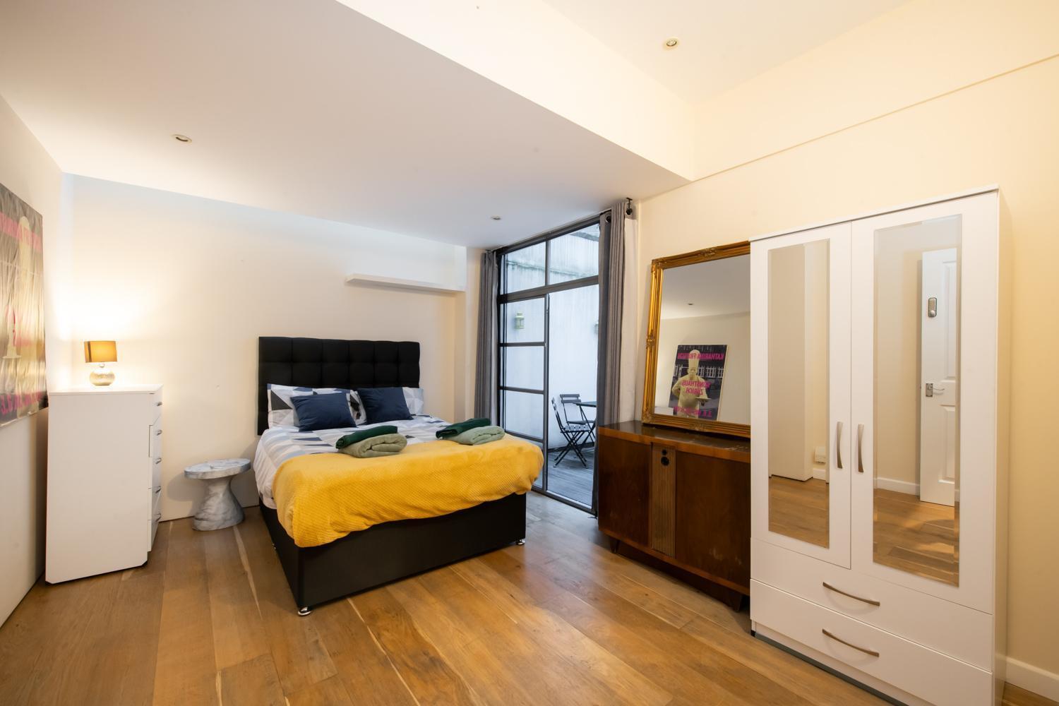 Pollen Street, Three-Bedroom Flat Лондон Экстерьер фото