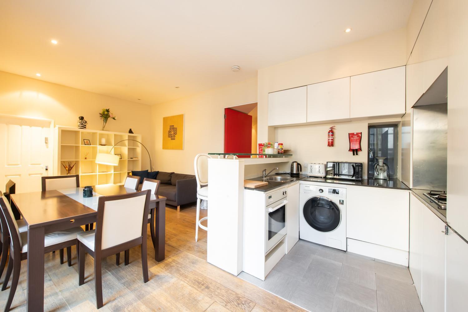 Pollen Street, Three-Bedroom Flat Лондон Экстерьер фото